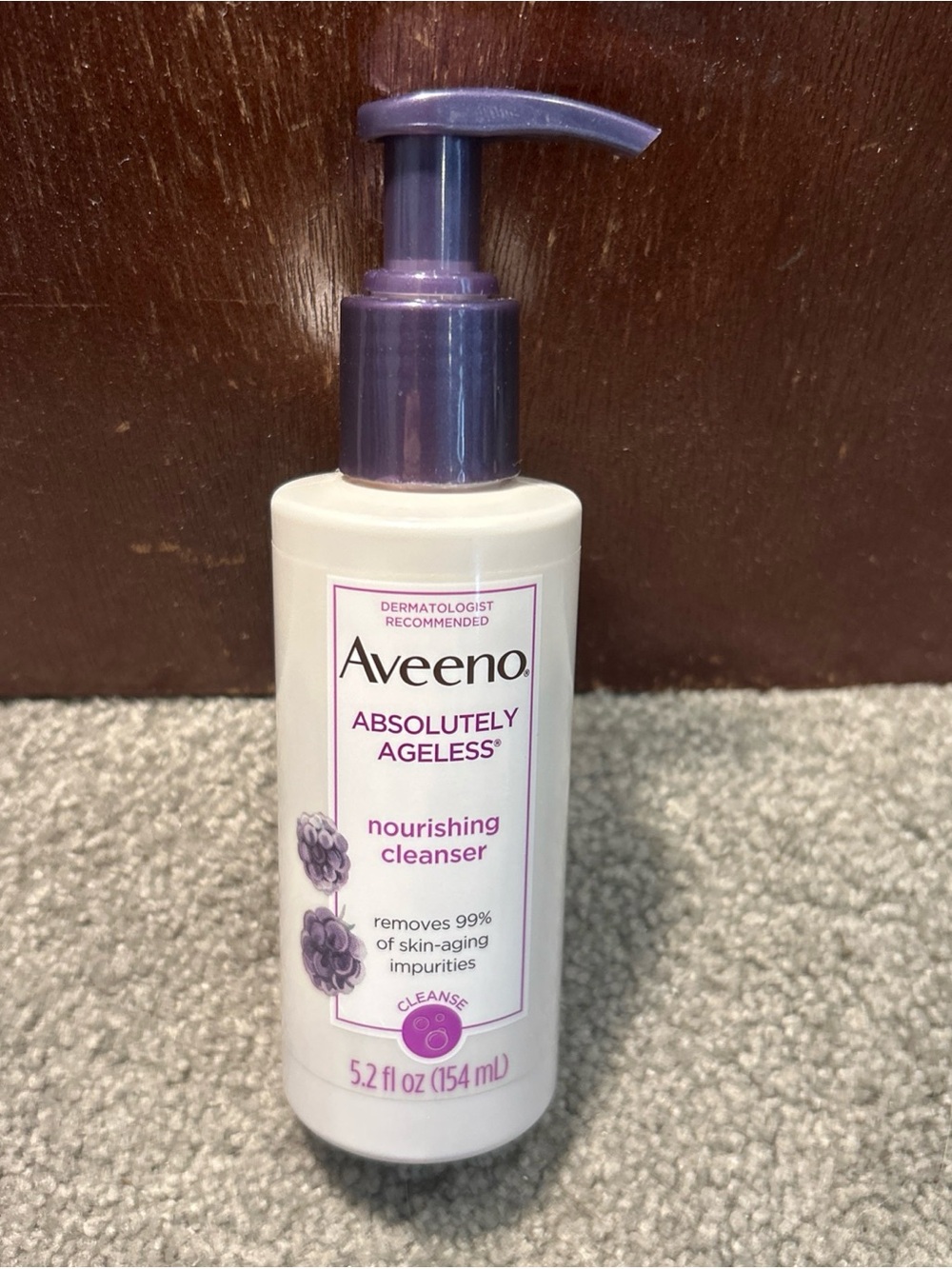 Aveeno Absolutely Ageless Nourishing Daily Facial Cleanser w/ Blackberry 5.2oz